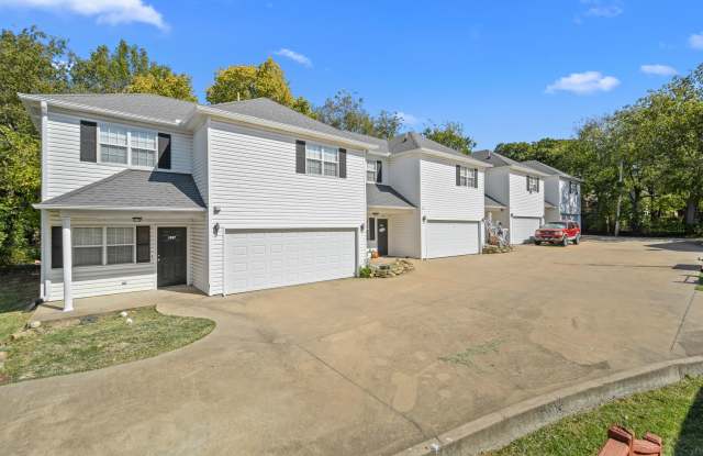 3 Bed / 2.5 Bath in a 2 Story Four Plex - Water, Lawncare,  Trash Services Included! photos photos