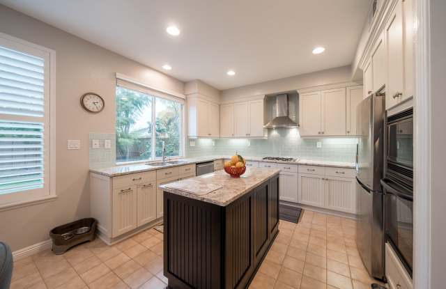 6655 Hollycrest Court Gallery 4