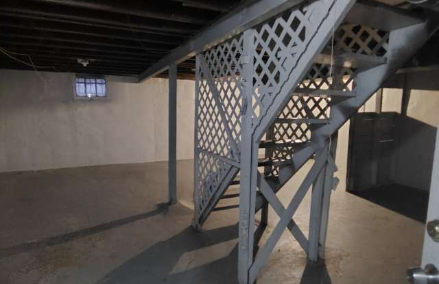6404 Myron Avenue Gallery 4