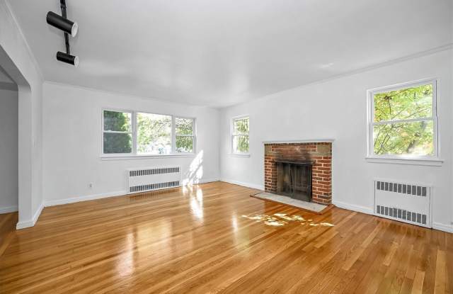 84-40 150 Street Gallery 2