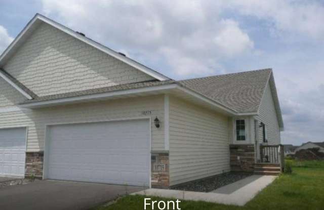 $200 off 1st month! $2095 Rambler 4Bd/2Bth Townhome in Woodbury- 2 beds on main level! Available 12/24/2024 - 10715 Knollwood Lane, Woodbury, MN 55129