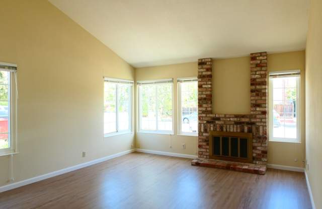 3bed/2 full bath + 1 office in the backyard. Single Family Home! Gallery 3