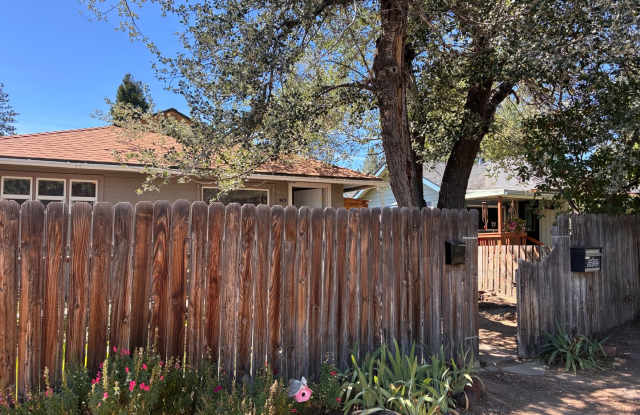 Located Right Off Galveston, 2 Bedroom Duplex w/Fenced Yard! Gallery 4