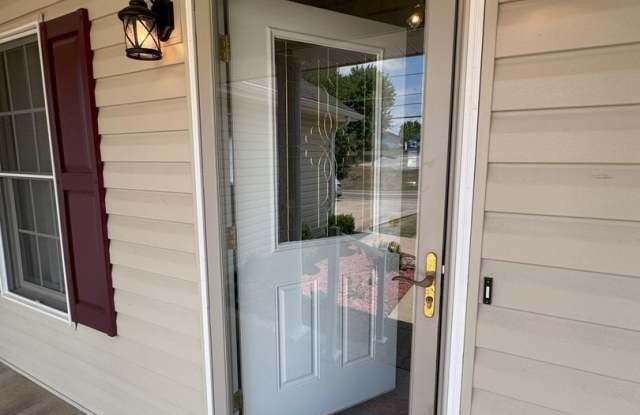 Single Level Home with a Great yard Gallery 3