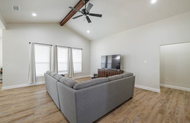 7446 Sleepy Hollow Lane Gallery 3