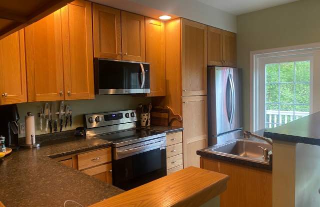 Beautiful Townhouse in White River Junction  (CURRENTLY UNDER CONTRACT) photos photos