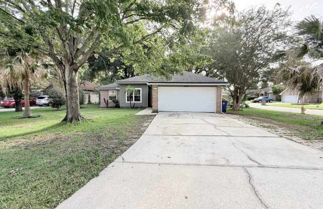 Freshly Updated 4BR with Huge Fenced Backyard Gallery 1