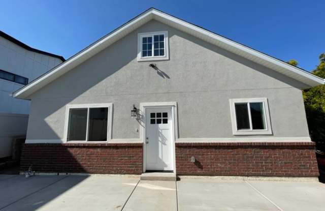 Single-Level 2 Bed / 2 Bath | Garage Available June 1st photos photos