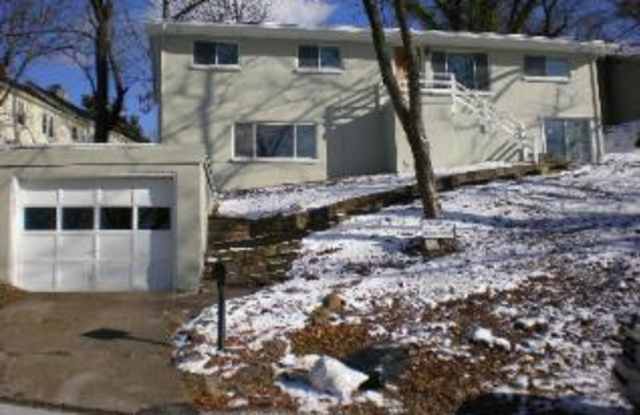 235 Sutherland Dr - 235 Sutherland Drive, South Charleston, WV 25303