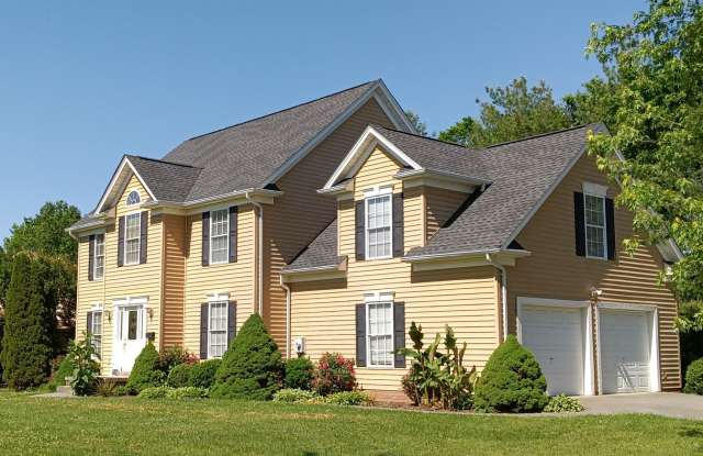 4 Bedroom/2.5 Bath  Kingsport, TN Gallery 3