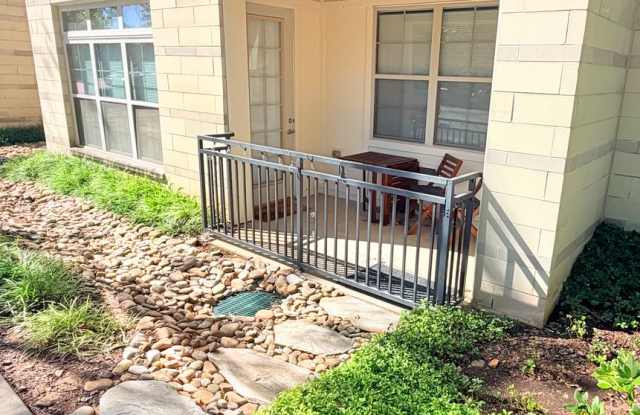 Main Level Biltmore Park Condo, 2 bedrooms/2 bathrooms Gallery 3