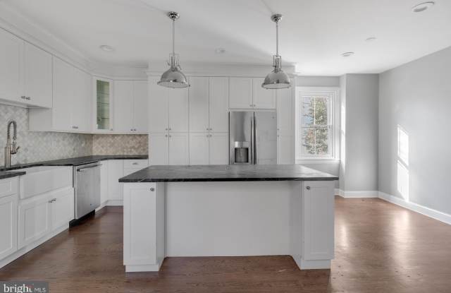 40 W SOUTHAMPTON Avenue photos photos