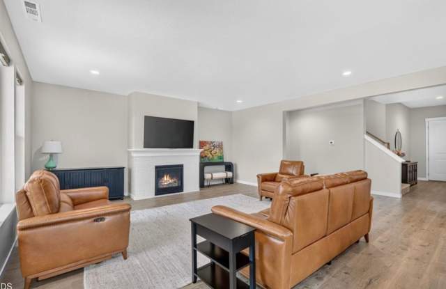 Executive Custom Home for Rent in Eagle Point Golf Course Community, 4 Bed, 3 Bath Gallery 3