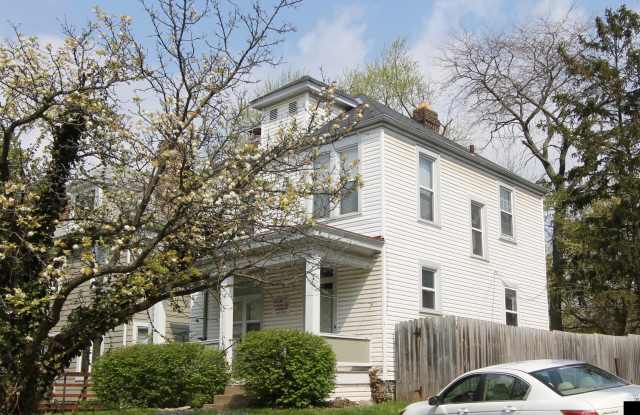 3 bedroom 1 bath single family home with yard. photos photos