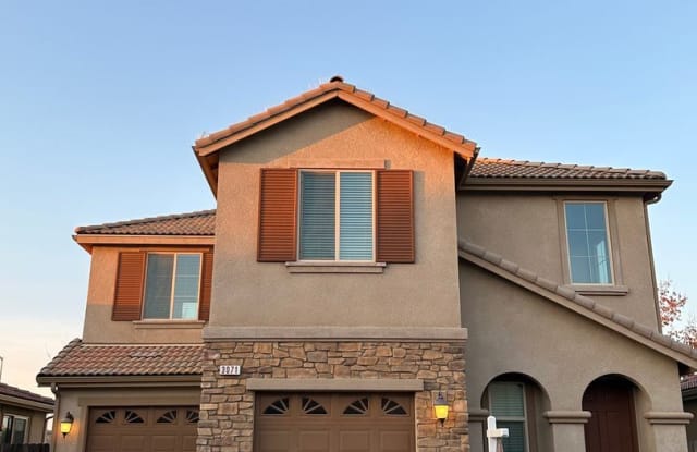 3071 Glacier Lane - 3071 Glacier Lane, Clovis, CA 93619