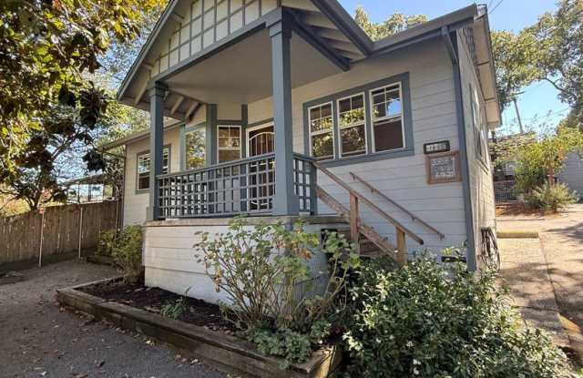 2 bedroom/ 1 Bathroom 2 Story Home for Rent in Cotati! photos photos