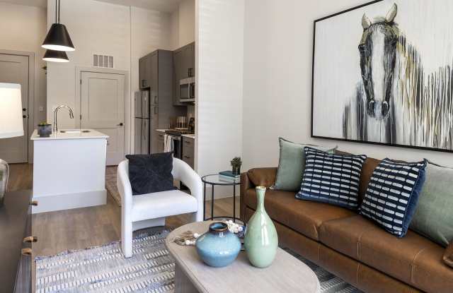 The Everly at Rouzan Gallery 3