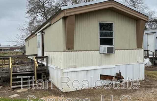 1835 South Lake Arthur Drive - 1835 South Lake Arthur Avenue, Jennings, LA 70546