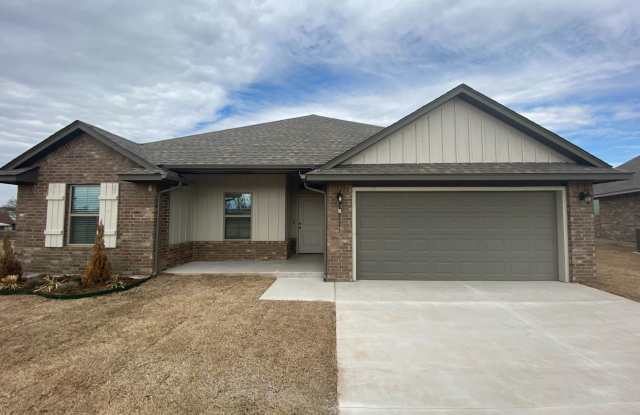 Great 4 Bed 2 Bath Home You Don't Want To Miss! - 7117 Daxton Court, Warr Acres, OK 73132