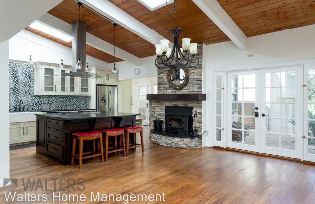 12832 Stone Canyon Road Gallery 3