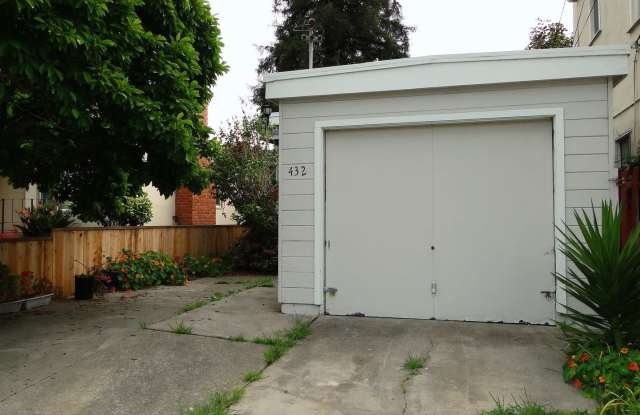 Bungalow near El Cerrito Plaza BART and Plaza. - 432 Everett Street, El Cerrito, CA 94530