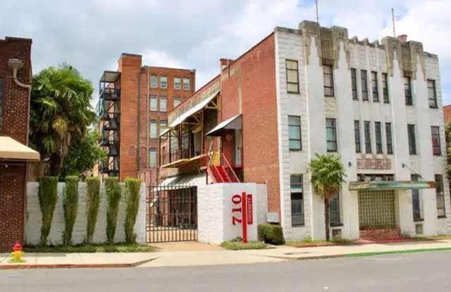 710 Crockett Street Gallery 1