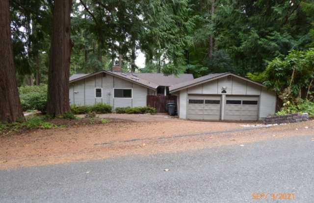 Charming 4 Bed 2.5 Bath + Den Rambler in Sought After Bridle Trails, Bellevue photos photos