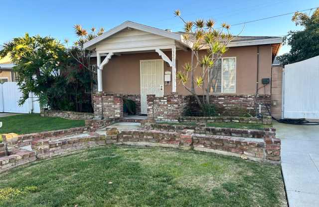 Beautiful 2b1b house with gorgeous quiet backyard photos photos
