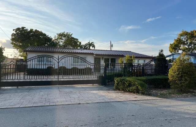 3520 SW 104th Ave photos photos