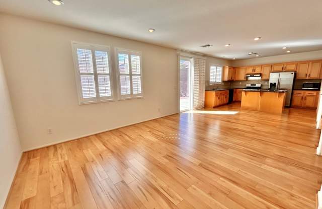 Spacious 3 Bedroom Home in Mountains Edge! Gallery 3