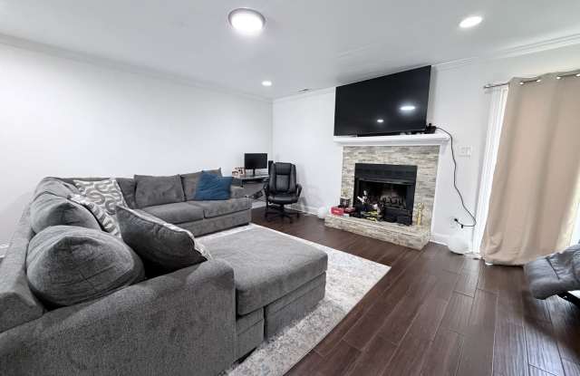 1528 Jameson Drive - 1 Gallery 2
