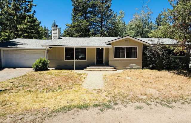 Pet Friendly 4 bed 2 bath house for rent at 1222. Jobs Peak photos photos
