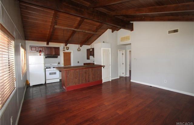 594 Lakewood Lane Gallery 2