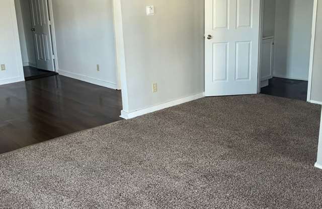 Spacious 4-bedroom 1.5 bath at 3101 Oliver St - 3101 Oliver Street, Fort Wayne, IN 46806