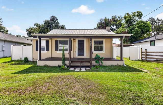 Dade City Bungalow w/ detached studio Gallery 1