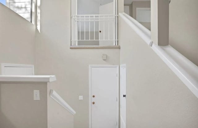 Beautiful 3 Bedroom Townhome in Gated Kensington Park with 2 Car Garage! Gallery 3