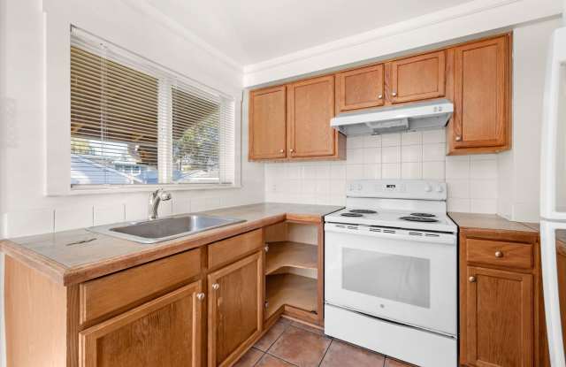 Two Bed 2 Bath Single Family Home Close to Seward Park! photos photos