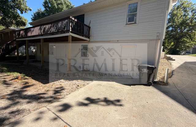 1316 N Main Street, Independence, MO 64050 #basement 2 bedroom 1 bath Rent $1100 Deposit $1100 Gallery 2