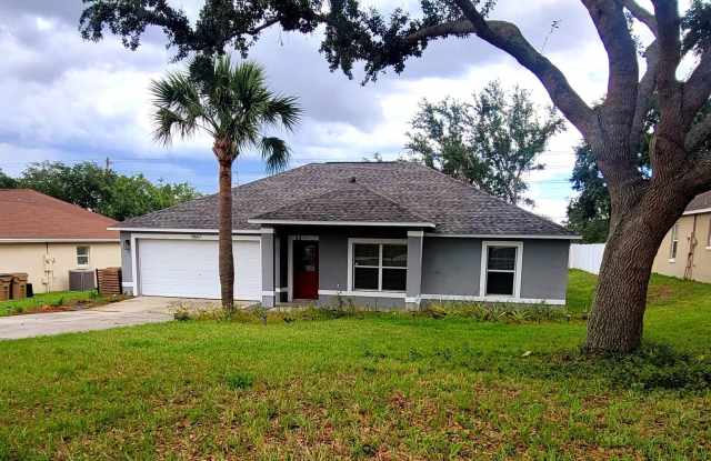 Charming 3-Bedroom Home in Prime Clermont Location – Louisa Pointe! photos photos