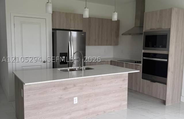 8033 BUTTERCUP CIR LABELLE Gallery 4