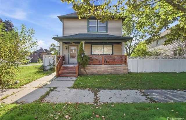 1161 Coolidge Highway Gallery 1