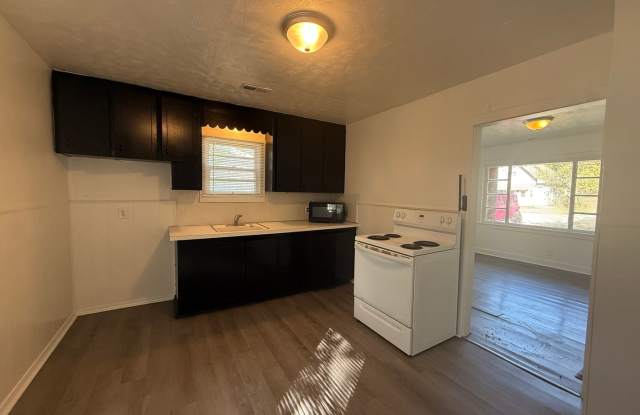 Cute 2 bedroom 1 bath home Gallery 4