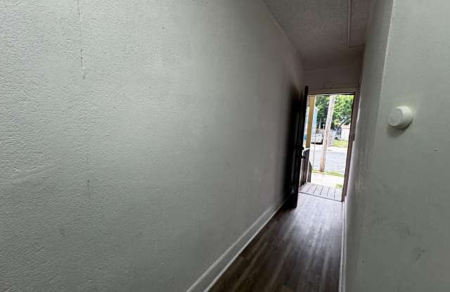323 E VINE Street Gallery 2