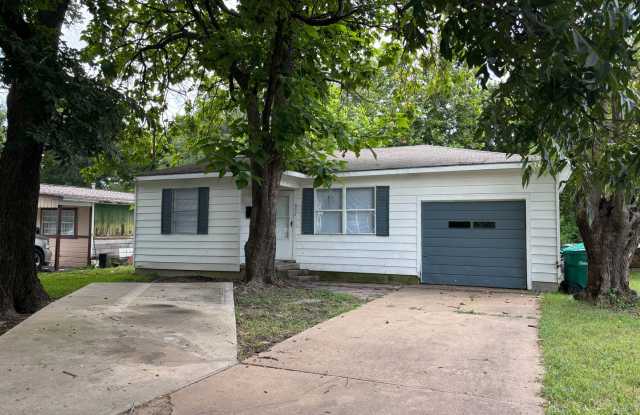 2/1 in Quiet Corner Near Texoma Parkway! Gallery 1