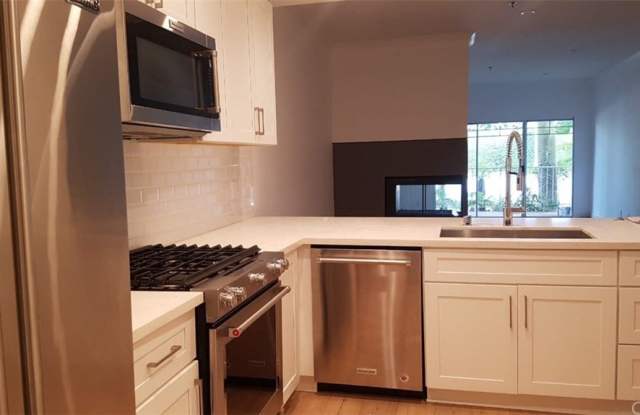 202 S Holliston Avenue - 202 South Holliston Avenue, Pasadena, CA 91106