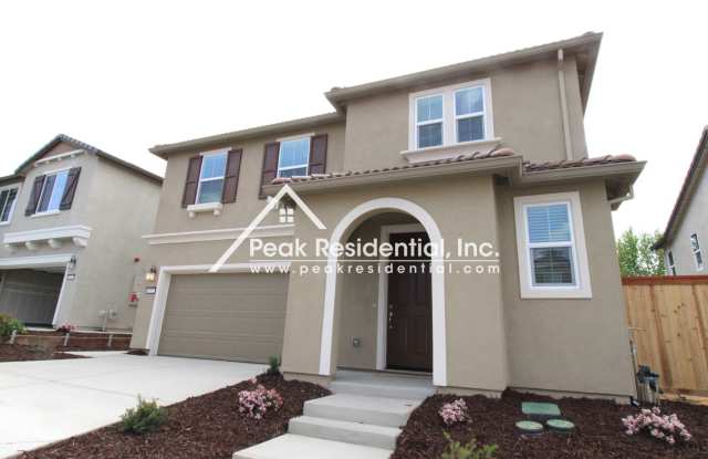 Newer Rocklin 4bd/2.5ba House with 2 Car Garage Gallery 4