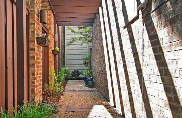 6820 E Northwest Highway Gallery 2