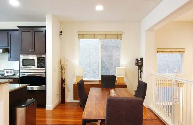 Stunning Single Family Home, A/C, Great Location near Cal-Train/Light Rail! Gallery 3