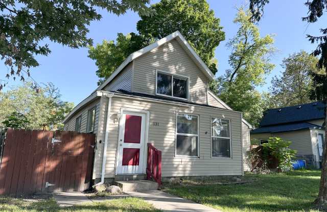 131 Barnett NE - Water included - FREE OCTOBER RENT Gallery 1