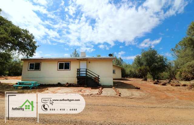 7700 Fisher Lane - Property with Land. 1 Horse allowed. Small Dog and Cat considered with $50/month - 7700 Fisher Lane, Shasta County, CA 96088